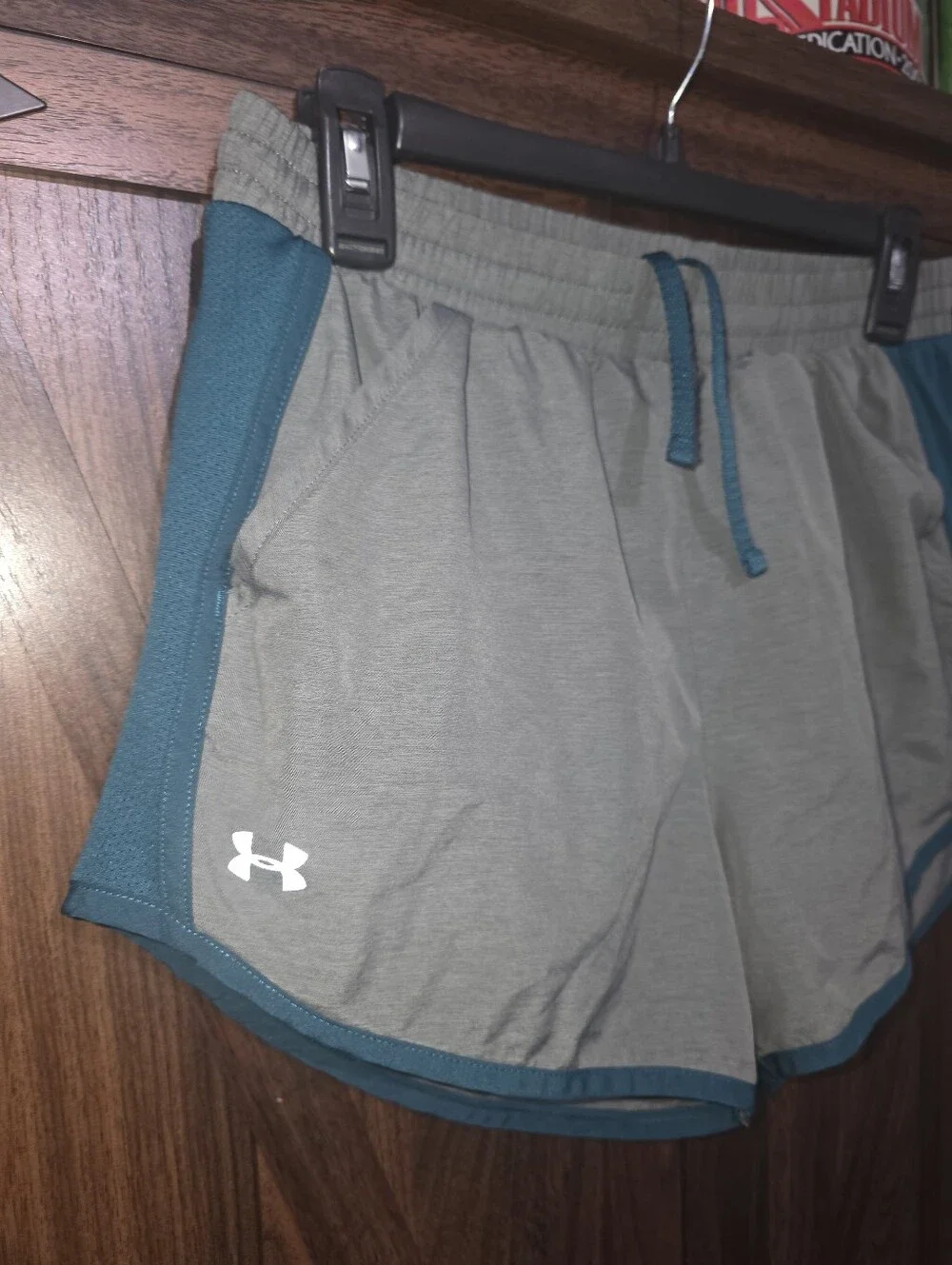 Women's Athletic UNDER ARMOUR Shorts ~~ Size Small